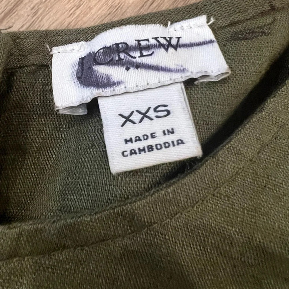 J crew Linen-blend button-back shell tank top NWT
Xxs
Olive green
Pit to pit 18” - Picture 3 of 4